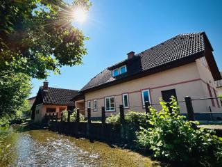 Creekside House K - 9