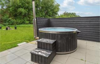 5 Bedroom Nice Home In Glesborg - Glesborg - 5