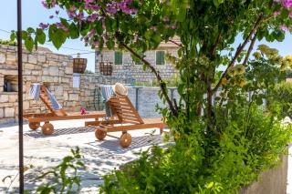 Holiday Home Bezic - Grohote - 9