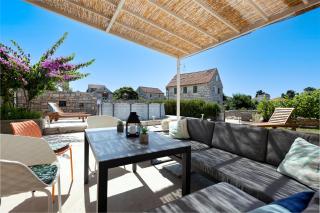 Holiday Home Bezic - Grohote - 4