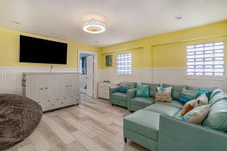 Jamaican Waves - Galveston - 9