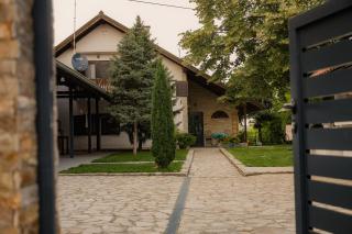 Vila Lio & Restaurant Devojacki Bunar - Novi Vladimirovac - 0