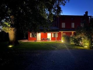 TENUTA FERRARI - Cortile - 9