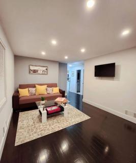 Entire Modern 1 Fam house/ 7 min walk to NYC Train - 8