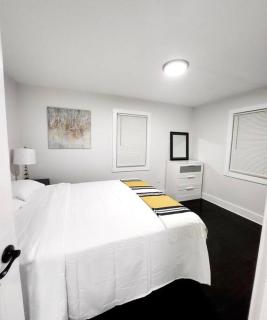 Entire Modern 1 Fam house/ 7 min walk to NYC Train - 6