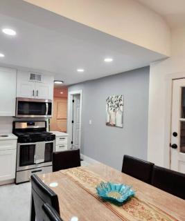 Entire Modern 1 Fam house/ 7 min walk to NYC Train - 3