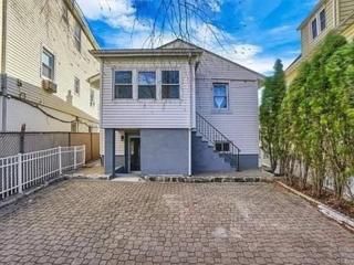 Entire Modern 1 Fam house/ 7 min walk to NYC Train - 2