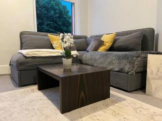 Luxury 2-bedroom Apartment in Prime South Kensington - 3