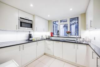 Hyde Park Hideaway Sleeps 6 - London - 6