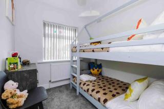 Sandileigh House by YourStays - Luxurious 3 Bedroom House in Altrincham - Altrincham - 2