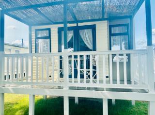 Caravan on Mersea Island Away Resorts Quiet Location - East Mersea - 9