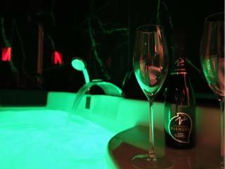 Séjour détente à Saint-Omer - jacuzzi privé, terrasse, centre-ville et parking gratuit - Saint-Omer - 9