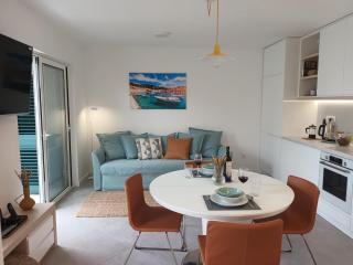 JesLiving Hvar - 2 Bedroom Elegant Apartment with Sea View in Historic Center of Hvar Town - Hvar - 6