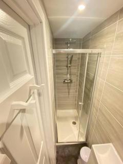 Studio Apartment in Dartford, 5mins to Stn & High Str. - Kent - 7