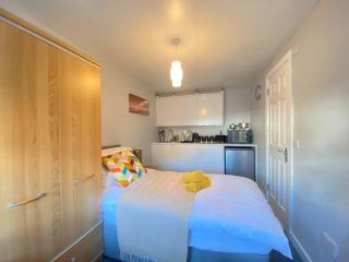 Studio Apartment in Dartford, 5mins to Stn & High Str. - 5
