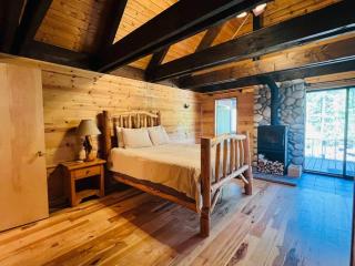 Camp Creek Hideaway Modern Cascades Haven for 12 - 1