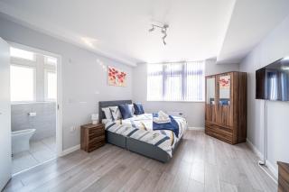Stylish Studios with Ensuite, Separate Kitchen, and Prime Location in St Helen - Saint Helens - 9