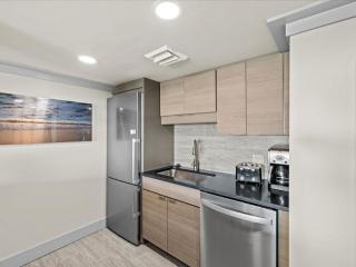 Holiday Surf and Racquet Unit 120 - 4