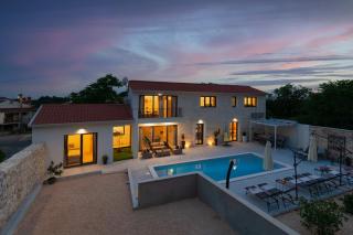Villa Simone - Designer - Modern & Heritage Mix - Enclosed - Office - Kringa - 7
