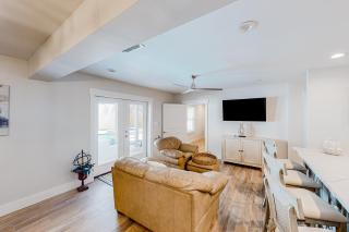 Carolyn's Beach House unit B - 5