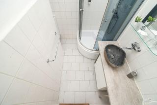 Modern studio with balcony + TV - Prague - 8