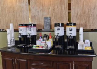 Hampton Inn & Suites Alexandria - Alexandria - 2