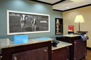 Hampton Inn & Suites Buffalo - Buffalo - 5