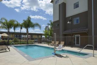 Hampton Inn and Suites Bakersfield North-Airport - Bakersfield - 2