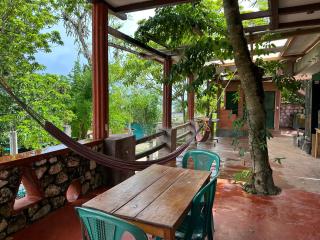 Out Back Zapote - Flores - 8