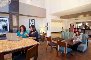 Hampton Inn & Suites Winnie - Winnie - 3