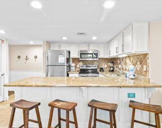 Holiday Surf and Racquet Unit 610 - 8