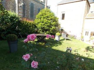 LA VIE DE CHATEAU EN TOUTE AMITIE ET SIMPLICITE - Montaudin - 4
