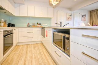Stylish 2 b/r apartment - 4 guests, garage ZC5 - 8