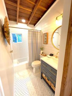 Private Wine Country-River Bungalow! Sunny Treetop Views - Pets Stay Free - Forestville - 6