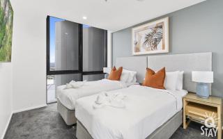 Circle on Cavill By Vaun - 1