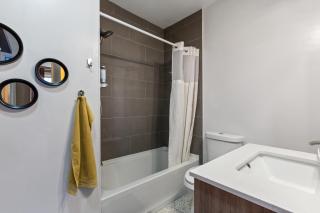 Pristine Townhouse With Rooftop Deck Near Canton! - Baltimore - 1