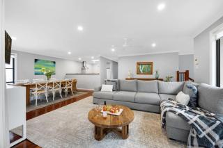 Dunescape Family Retreat - 5BR beach house - Vincentia - 5