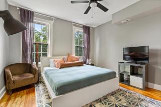 Pristine Townhouse With Rooftop Deck Near Canton! - Baltimore - 3