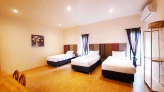 กมุทมาศ สวรรคโลก - 1