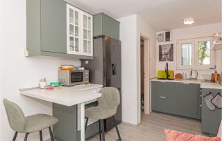 2 Bedroom Awesome Home In Seline - 7