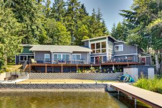 Gorgeous Long Lake Home with Dock, Kayak, SUP and More - Lacey - 9
