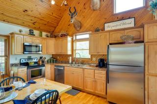 Pet-Friendly Vienna Cabin with Screened-In Porch! - 2