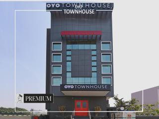 Super Townhouse Singapore Mall - Chinhat - 4