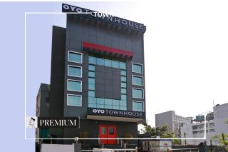 Super Townhouse Singapore Mall - Chinhat - 8