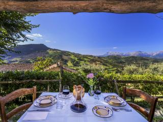 Gorgeous Apartment with Pool near Sibillini Mountains - Monte San Martino - 0