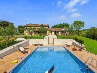 Inviting Holiday Home in San Costanzo with Swimming Pool - San Costanzo - 0
