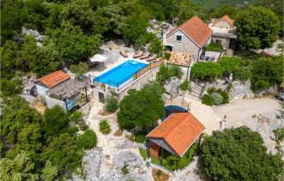 Amazing Home In Ploce With Sauna - Ploče - 0