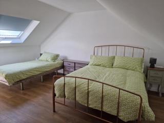 Enfield Street house behind Portstewart promenade with partial sea view from front 3 bed sleeps 7 - Portstewart - 5