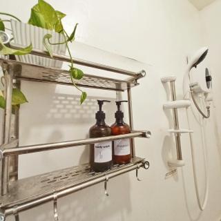 Pukaw Guesthouse with AC,private bathroom,wifi,common kitchen,great loc - General Luna - 1