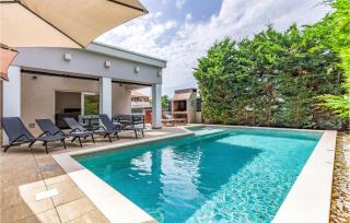 Gorgeous Home In Sisan With Kitchen - 1